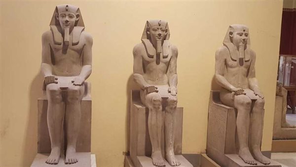 تماثيل الملك سنوسرت