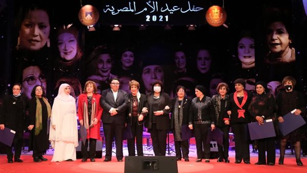 وزيرة الثقافة تكرم