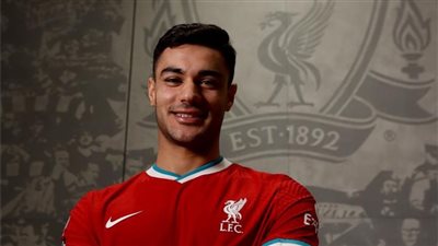ليفربول يحتفل بعيد ميلاد لاعبه التركي أوزان كاباك الـ21