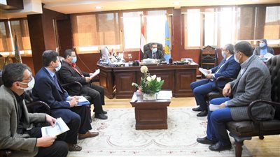 محافظ الغربية يتابع الموقف المالي والقانوني للمشروعات الجارية