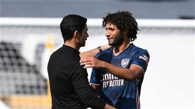 النني على مقاعد بدلاء أرسنال أمام ليفربول في الدوري الإنجليزي الممتاز