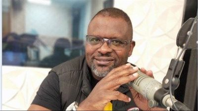 ليس رياضيًا فحسب.. مدرب كينيا يقدم برنامجًا اجتماعيًا في الراديو منذ 17 عامًا 