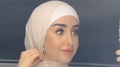 هنا الزاهد بعد تقليد الفتيات طريقتها في ارتداء الحجاب: 