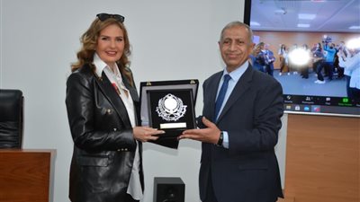 أول تعليق من يسرا بعد تكريمها من الأكاديمية العربية كنموذج مشرف للمرأة المصرية