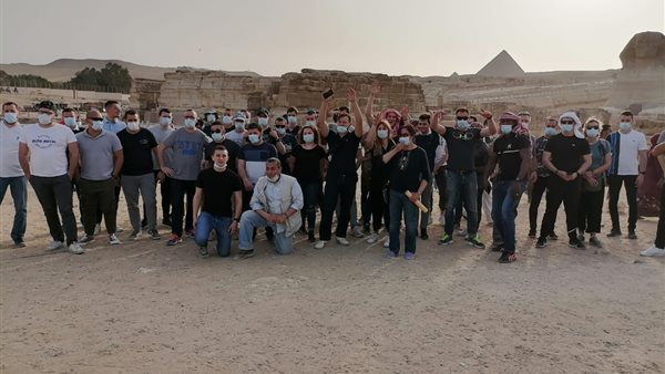 طاقم حاملة المروحيات