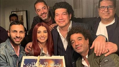 وصلة حب بين روجينا وزملائها في 