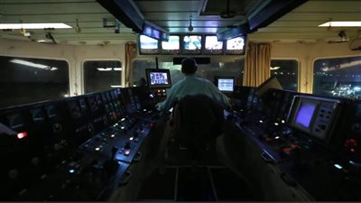 السيناريو الرابع.. هل ينجح التكريك في تعويم السفينة البنمية الجانحة بقناة السويس؟ 