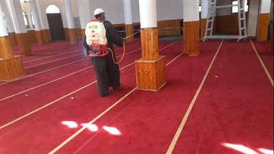 تطهير المساجد وتعقيمها قبل صلاة الجمعة بكفر الشيخ (صور) 