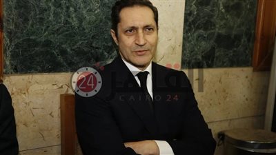 علاء مبارك يطالب بعقد مؤتمر لشرح الجهود المبذولة لتعويم سفينة قناة السويس الجانحة 