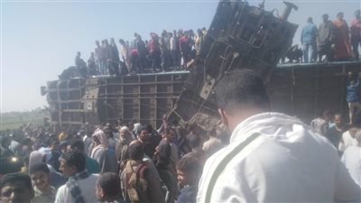 محافظ المنيا ينعى شهداء حادث قطاري سوهاج ويعلن الدفع بـ10 سيارات إسعاف