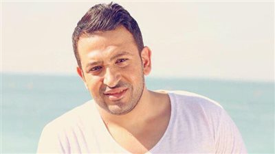 الشاعر تامر حسين يطالب بمحاسبة المتسبب في حادث قطاري سوهاج  (تغريدة)