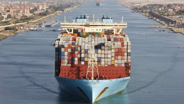 سفينة حاويات عملاقة