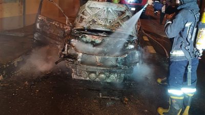 ننشر صور السيارة المنفجرة داخل نفق الأزهر بعد إطفائها