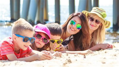 الأمهات الأكبر سناً يربين أطفالهن بشكل أفضل (دراسة)