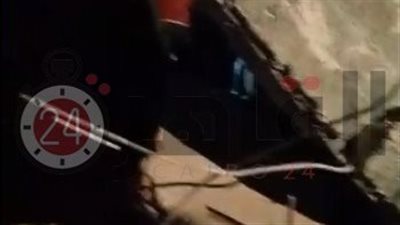 استغاثات من أهالي منطقة عقار جسر السويس المنهار يطالبون بأوناش لإنقاذ الضحايا (فيديو)