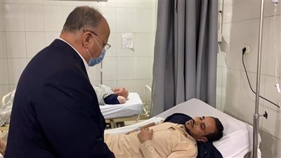 محافظ القاهرة يوجه بتقديم الرعاية الطبية لمصابي عقار جسر السويس المنهار (صور)