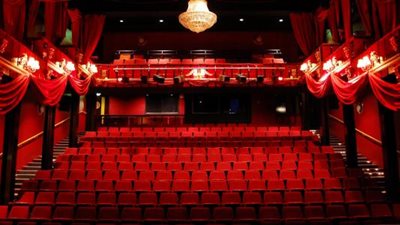 في اليوم العالمي للمسرح.. ممثلة بريطانية بطلة هذا الاحتفال