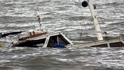 مصرع شخصين والبحث عن 4 آخرين في غرق 