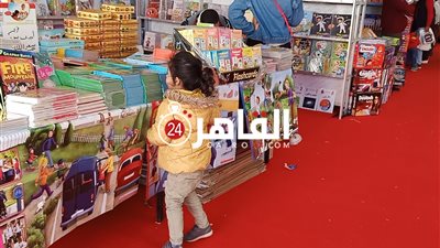 ألعاب تعليمية وقصص ترفيهية.. كيف اهتم معرض الإسكندرية للكتاب بالأطفال هذا العام؟