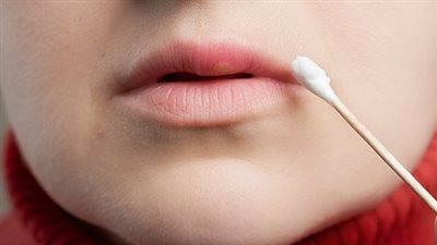 ما هي المسحة الجلدية الكافية للكشف عن فيروس كورونا؟