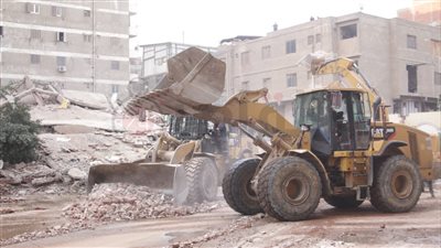 الحماية المدنية تنجح في انتشال اثنين من أسفل عقار جسر السويس