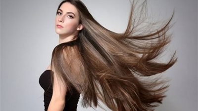 البيض والحليب.. طرق طبيعية للحصول على شعر أملس وناعم