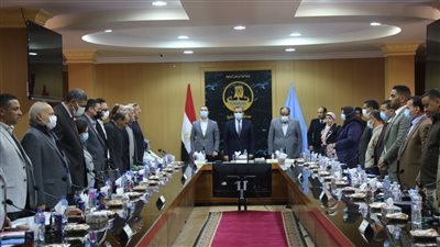 بدء اجتماع أعضاء مجلسي النواب والشيوخ بالوقوف دقيقة حدادًا على أرواح شهداء حادث قطاري سوهاج (صور)