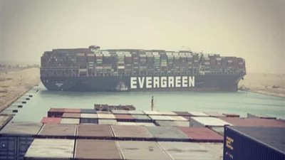 متحدث الرئاسة: جنوح السفينة البنمية حادث استثنائي وجار العمل على إنهائه (فيديو)