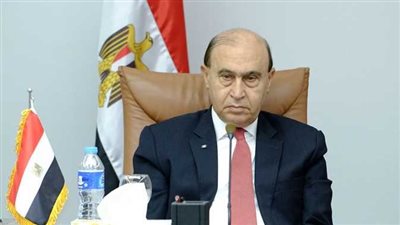 مهاب مميش يكشف موعد انتهاء أزمة السفينة الجانحة بقناة السويس (فيديو)