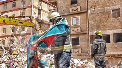 ارتفاع ضحايا عمارة جسر السويس المنهارة  إلى 13 وفاة 