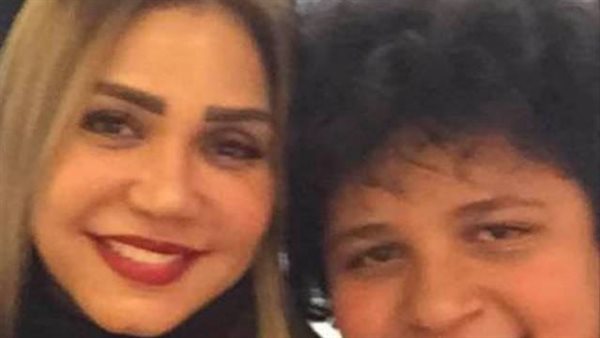 إيناس عز الدين ونجلها