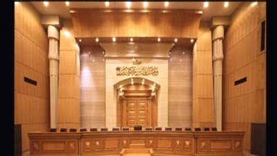 التأديبية تلغي عقاب أستاذة جامعية وضعت لافتة على مكتبها دون استئذان