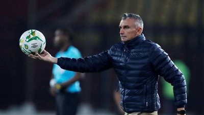 كارتيرون يوقف مران الزمالك لتصحيح الأخطاء استعدادًا لمواجهة مولودية الجزائر 