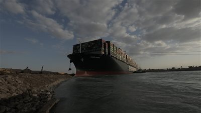 الرياح المعاكسة سبب فشل مناورات السفينة الجانحة