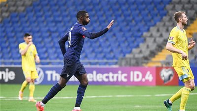 نجم برشلونة يعتذر عن مقطع فيديو يسيء فيه إلى عمال فندق باليابان