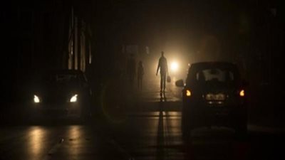 انقطاع الكهرباء عن منطقة أبو جبل بسبب سقوط شجرة على أعمدة الإنارة بأسيوط