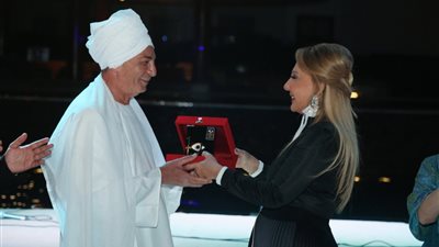 نادية الجندي عن محمود حميدة: 