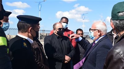 محافظ بورسعيد يشهد تشغيل منفذ الحي الإماراتي من محور 30 يونيو (صور) 