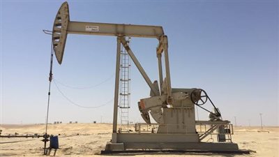 سقط في حفرة وردم عليه بالخطأ.. مصرع عامل في معسكر بترول ببورسعيد