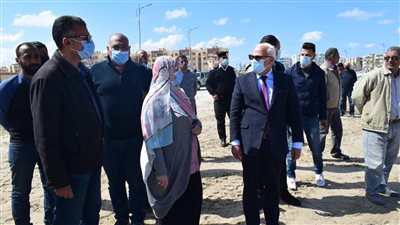 بطول 4 كيلو.. محافظ بورسعيد يتفقد أعمال تطوير شارع الشاحنات