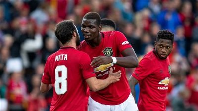 وفاة والدة نجم مانشستر يونايتد بعد صراع مع المرض 