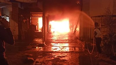 حريق في مغسلة سيارات أمام 