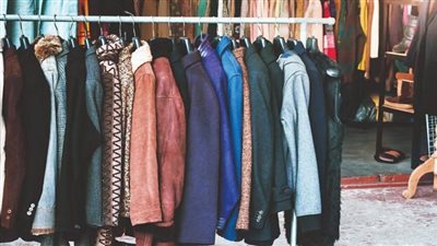 تجار يكشفون مدى تأثر سوق الملابس الشتوية والمدرسية بأزمة كورونا