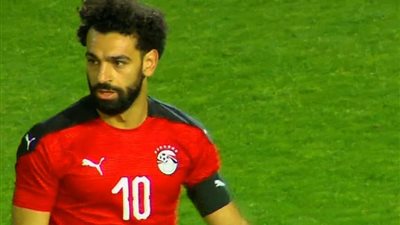 ضياء السيد عن منح صلاح شارة قيادة المنتخب: 