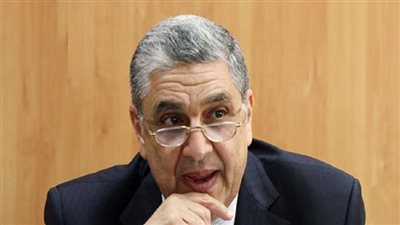 ذهب للتظلم من 1500 جنيه ليصطدم بمديونية 21 ألفًا.. مواطن يناشد الرئيس السيسي لإنقاذه من فاتورة الكهرباء (صور)