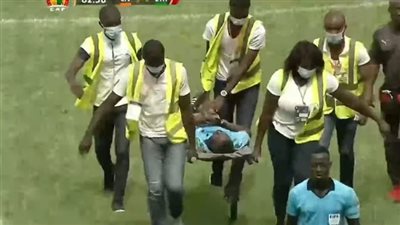 لحظة إغماء حكم كوت ديفوار وإثيوبيا وخروجه على 