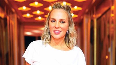 شيرين رضا تشكر الجنود المجهولين بموكب نقل المومياوات الملكية 