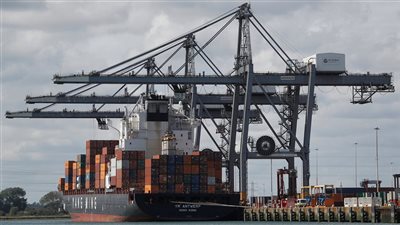 جنوح سفينة في المملكة المتحدة خلال عبورها نهر أرون 