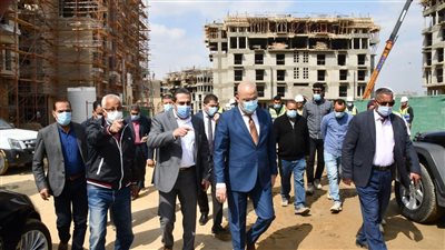 وزير الإسكان يتفقد الموقف التنفيذي لتطوير منطقة سور مجرى العيون (صور)