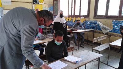 إحالة موجه للتحقيق بسب سؤال من مقرر شهر أبريل في القليوبية